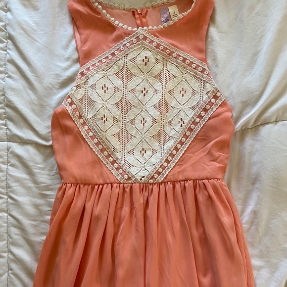 Dresses & Skirts - Peach and Cream Dress